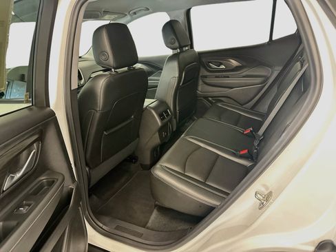 Used 2024 GMC Terrain SLT AWD/4WD image 29
