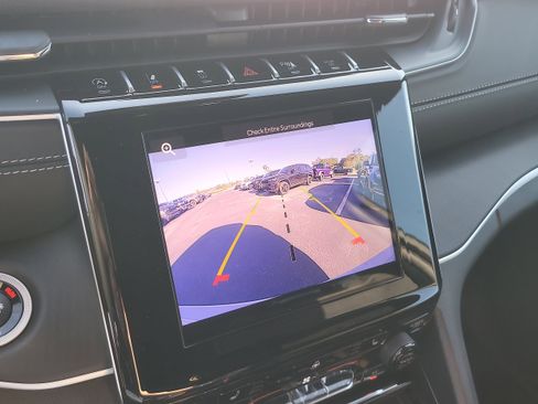 New 2025 Jeep Grand Cherokee Laredo image 18