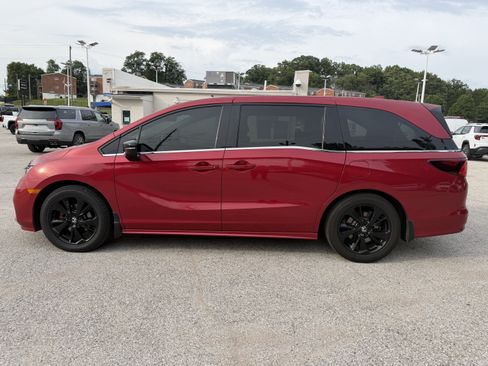 Used 2023 Honda Odyssey Sport image 4