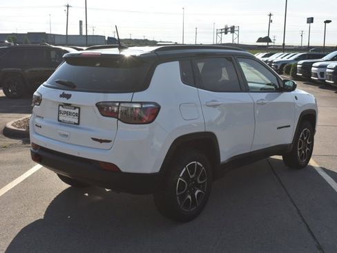 Used 2025 Jeep Compass Trailhawk AWD/4WD image 5