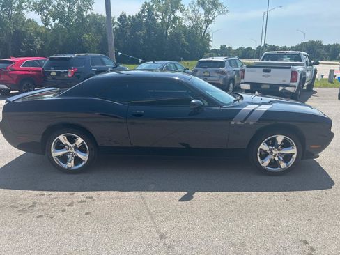 Used 2011 Dodge Challenger R/T RWD image 4
