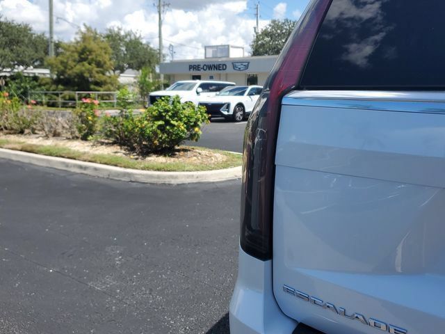Certified 2023 Cadillac Escalade ESV Premium Luxury w/ LPO, Radiant Package AWD/4WD image 25