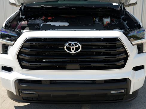 Used 2025 Toyota Sequoia SR5 image 8