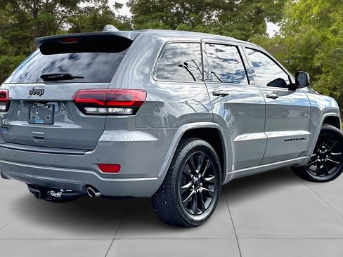Used 2019 Jeep Grand Cherokee Altitude image 2