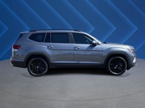 Used 2024 Volkswagen Atlas SE FWD image 2