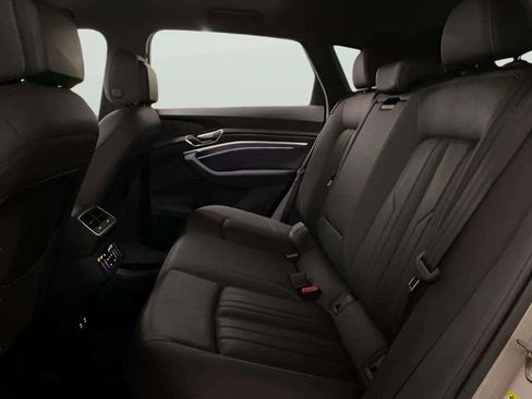 Used 2022 Audi e-tron Premium Plus w/ Premium Plus Package image 34