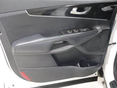 Used 2019 Kia Sorento AWD V6 image 12