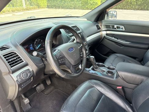 Used 2017 Ford Explorer XLT w/ Equipment Group 202A FWD image 22
