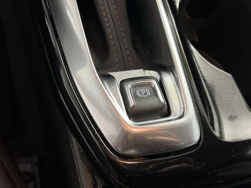 Used 2025 Chevrolet Trax LT w/ LT Convenience Package image 32