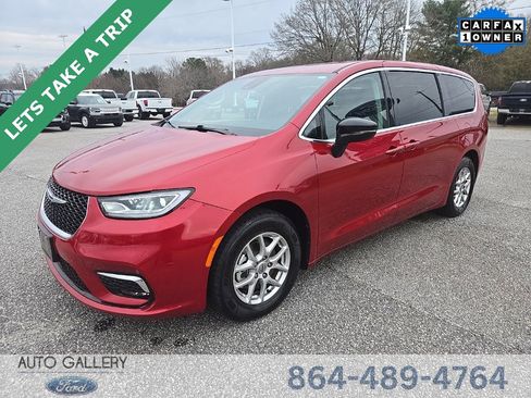 Used 2024 Chrysler Pacifica Touring-L image 1