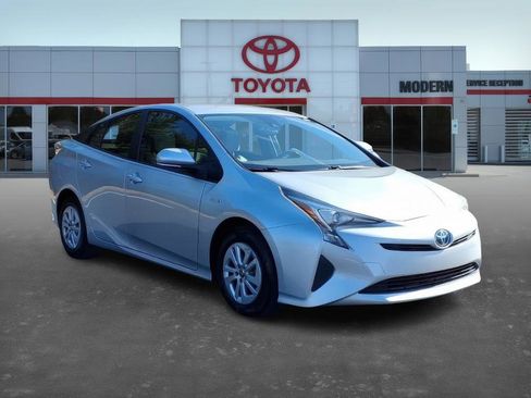 Used 2017 Toyota Prius Four image 8