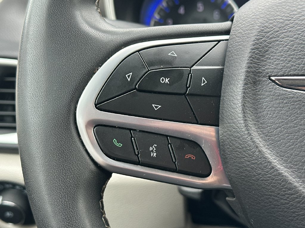 Used 2024 Chrysler Pacifica Touring-L FWD image 24