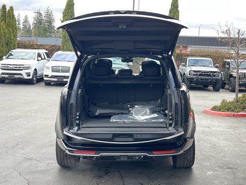 New 2025 Land Rover Range Rover Long Wheelbase Autobiography image 14