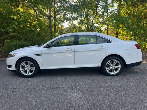 Used 2015 Ford Taurus SE FWD image 3