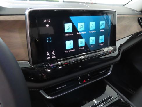 New 2025 Volkswagen Atlas SE FWD image 17