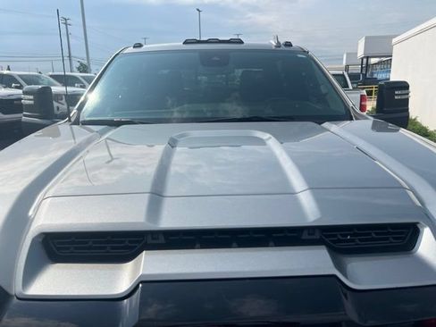 Used 2025 GMC Sierra 3500 AT4 AWD/4WD image 18