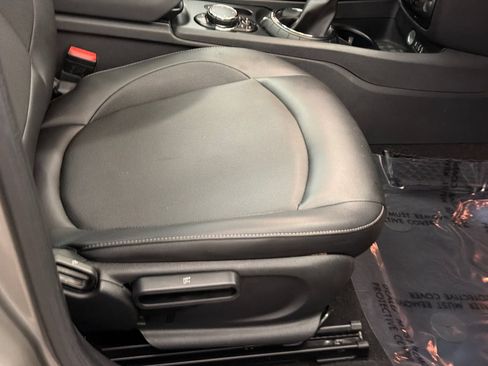 Used 2016 MINI Cooper Clubman FWD image 12