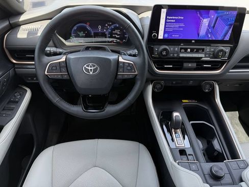 Used 2025 Toyota Grand Highlander AWD Hybrid image 12