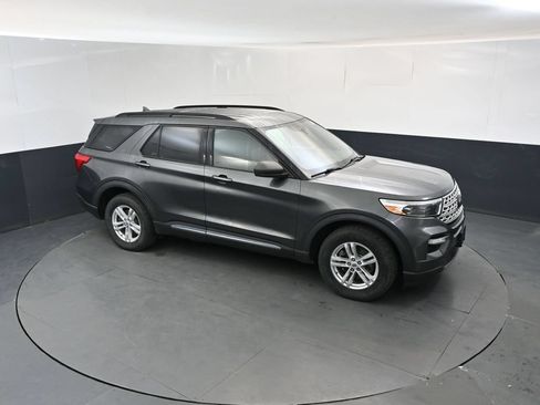 Used 2020 Ford Explorer XLT w/ Equipment Group 202A AWD/4WD image 33