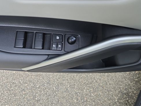 Used 2025 Toyota Corolla Cross L FWD image 25