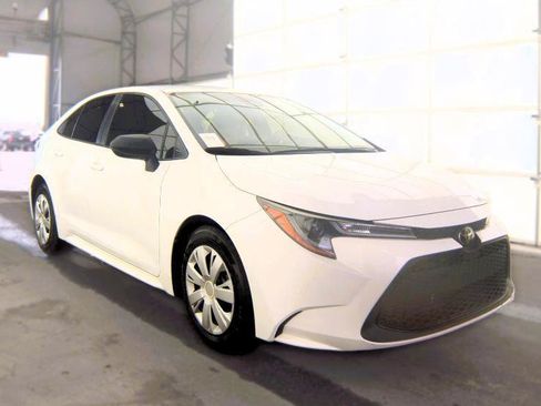 Used 2020 Toyota Corolla LE FWD image 3