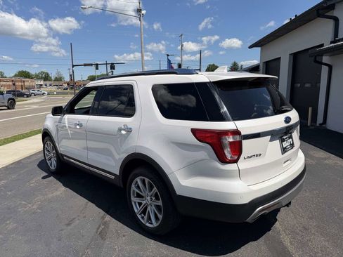 Used 2017 Ford Explorer Limited w/ Equipment Group 301A AWD/4WD image 3