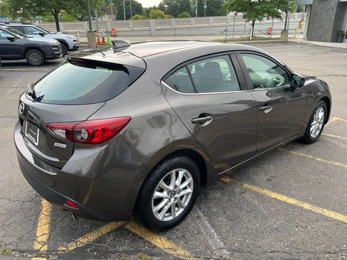 Used 2016 MAZDA MAZDA3 i Touring w/ Popular Equipment Package FWD image 6