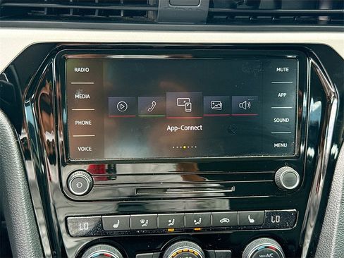 Used 2020 Volkswagen Passat 2.0T SE image 14