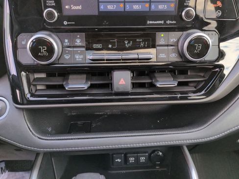 Used 2021 Toyota Highlander XLE image 30