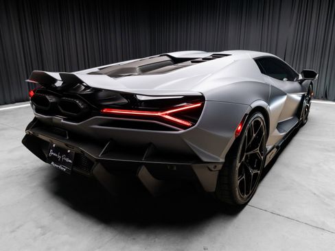 Used 2024 Lamborghini Revuelto AWD/4WD image 18