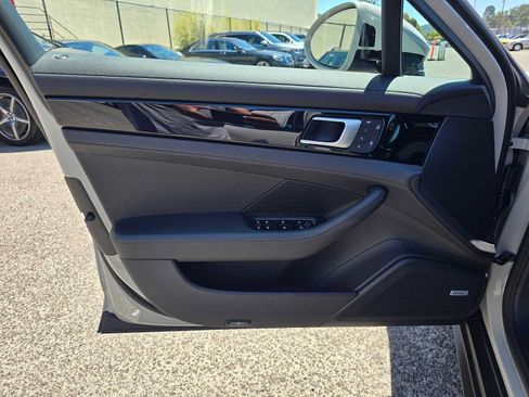 Used 2023 Porsche Panamera RWD image 19