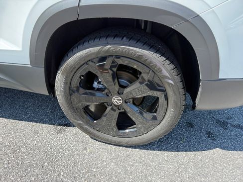 Certified 2025 Volkswagen Taos SEL w/ Black Wheel Plus Package image 21