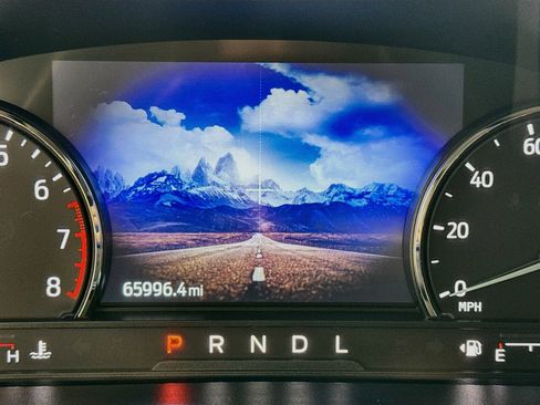 Used 2022 Ford Explorer XLT w/ Equipment Group 202A AWD/4WD image 16