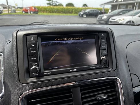 Used 2019 Dodge Grand Caravan SXT FWD image 18
