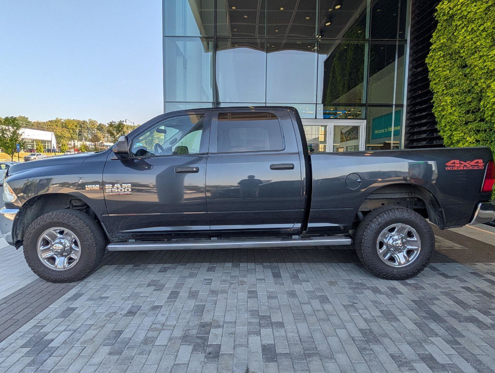 Used 2017 RAM 2500 Tradesman w/ Chrome Appearance Group AWD/4WD image 6