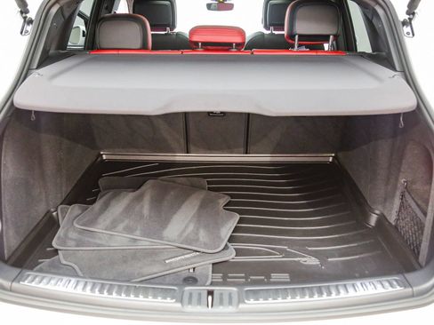 Certified 2025 Porsche Macan AWD/4WD image 31