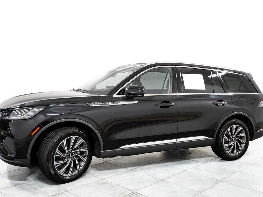 Used 2025 Lincoln Aviator AWD image 4