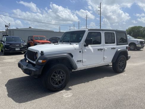 Used 2024 Jeep Wrangler Unlimited Sport AWD/4WD image 4