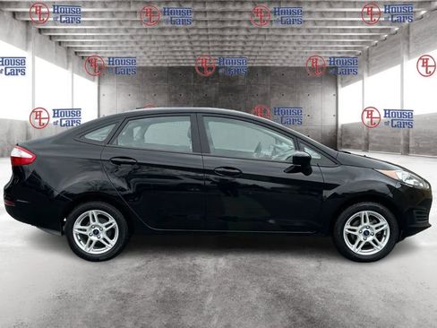 Used 2019 Ford Fiesta SE image 4