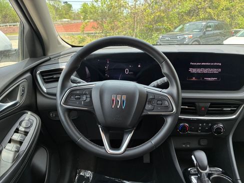 Used 2025 Buick Encore GX Preferred AWD/4WD image 32