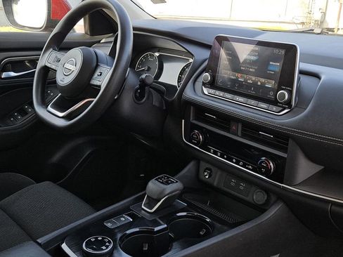 Used 2024 Nissan Rogue SV image 29