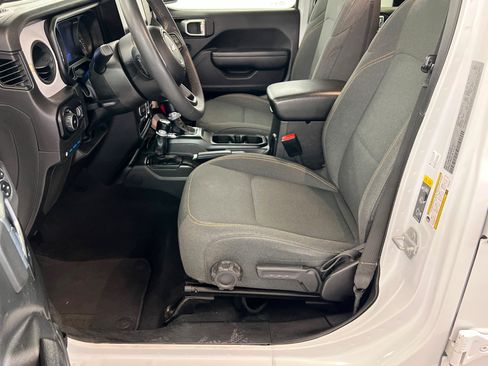 Used 2024 Jeep Wrangler Unlimited AWD/4WD image 17