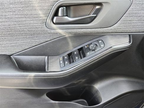 Used 2021 Nissan Rogue S image 30