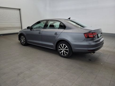 Used 2017 Volkswagen Jetta SE FWD image 3