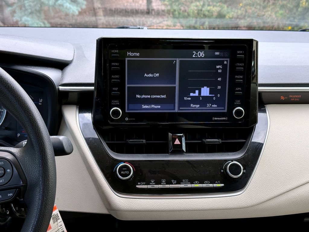 Used 2022 Toyota Corolla LE FWD image 25