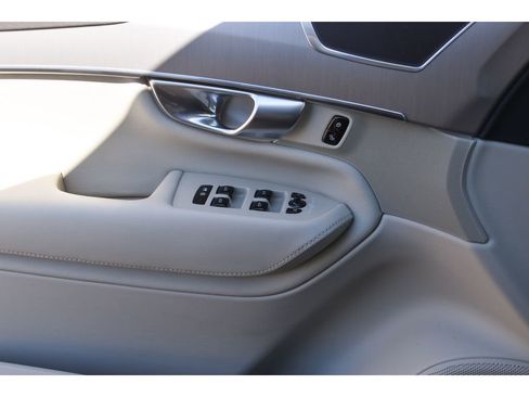 Used 2024 Volvo XC90 B5 Core w/ Protection Package Premier image 28