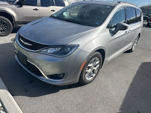 Used 2017 Chrysler Pacifica Touring-L w/ Tire & Wheel Group image 20