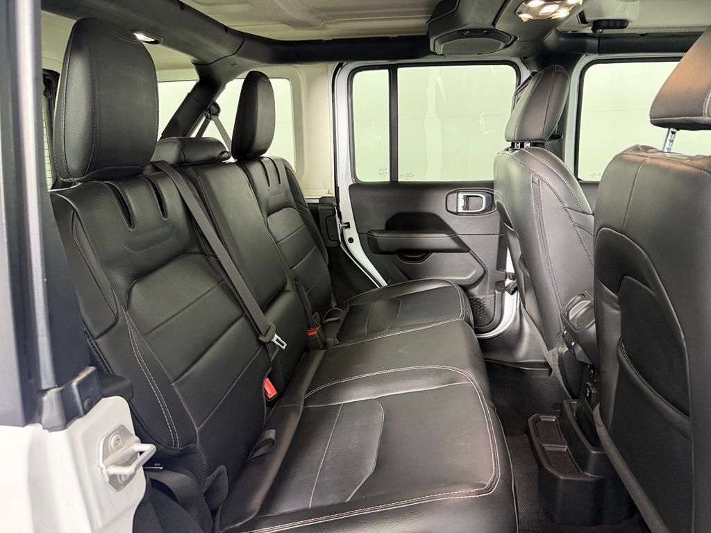 Used 2023 Jeep Wrangler Unlimited Sahara AWD/4WD image 20