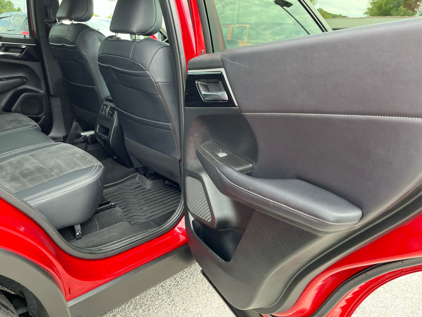Used 2024 Mitsubishi Outlander SE AWD/4WD image 30