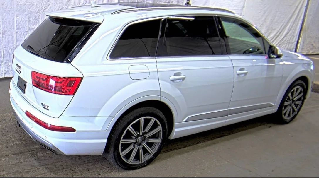 Used 2017 Audi Q7 3.0T Prestige AWD/4WD image 3